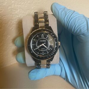 Black and Silver wristwatch with Sleek Design